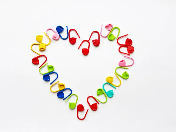 Renkli Örgü İşaretleriyle Küçük Kalp ŞekliName