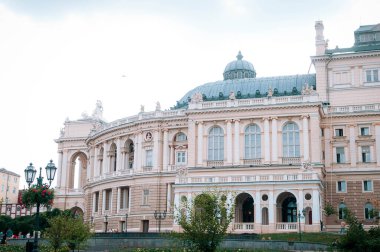 Odessa Opera binasının girişindeki heykel. Ukrayna. Yüksek kalite fotoğraf