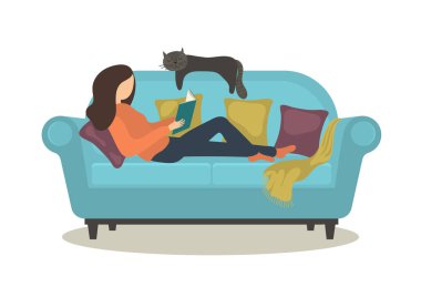 Kanepede kitap okuyan kadın.