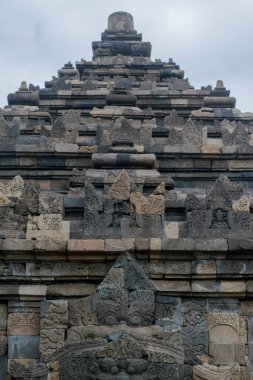 Ijo Tapınağı 'nın çatısı ya da Candi Ijo süslemeleri bazı sembol ve anlamlarla sıralanmıştır..