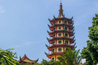 Sabahları Avalokitesvara pagoda Semarang, Central Java, Endonezya 'da bulunur. Pagoda, turistler için çok popüler bir yerdir. Buradan manzaranın tadını çıkarırlar..