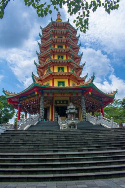 Sabahları Avalokitesvara pagoda Semarang, Central Java, Endonezya 'da bulunur. Pagoda, turistler için çok popüler bir yerdir. Buradan manzaranın tadını çıkarırlar..