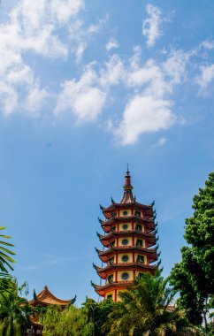 Sabahları Avalokitesvara pagoda Semarang, Central Java, Endonezya 'da bulunur. Pagoda, turistler için çok popüler bir yerdir. Buradan manzaranın tadını çıkarırlar..