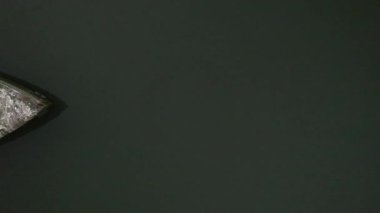 İnsansız hava aracı, Sunderland 'da giyilen nehirdeki SS Cretehawser enkazının üzerinden uçuyor.