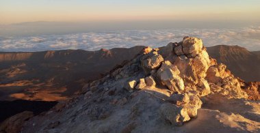 Teide 3718 M. 'nin tepesinden panoramik manzara, İspanya' nın Tenerife, Kanarya Adaları 'ndaki en yüksek dağ.
