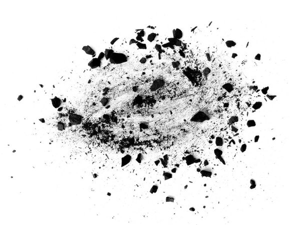 Угольная пыль и древесный уголь фон для украшения. Черный древесный уголь текстуры фона. Черная древесная угольная пыль изолирована на белом фоне. уголь фон