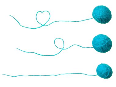 Yün ipliğinin arka planı, örgü ipliği, iplik çerçevesi olarak da kullanılabilir. Beyaz arka planda izole edilmiş el sanatları için mavi örgü ipliği