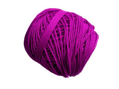 Yün ipliği, menekşe örgü ipliği, iplik çerçevesi olarak da kullanılabilir. Beyaz arka planda izole edilmiş el sanatları için mor örgü ipliği