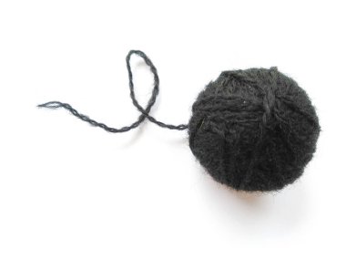 Yün ipliğinin arka planı, örgü ipliği, iplik çerçevesi olarak da kullanılabilir. Beyaz arka planda izole edilmiş el sanatları için örgü ipliği