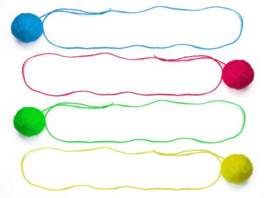 Yün ipliğinin arka planı, örgü ipliği, iplik çerçevesi olarak da kullanılabilir. Beyaz arka planda izole edilmiş el sanatları için örgü ipliği