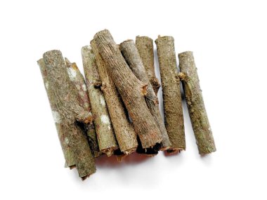 Dal, makro kuru dalları beyaz arka planda, kırpma yolu ile yalıtılmış huş ağacına koyun. Ağaç dalları beyaz arka planda izole edilmiş. Beyaz arkaplanda izole edilmiş odun yığını veya ağaç çubukları