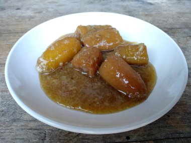 Geleneksel Endonezya mutfağı yemekleri. Kue basah khas bali ya da Bali özel kekleri. Jajan Kolak Pisang Endonesi Yemekleri basit ve lezzetli. Endonezya Sokak Yemekleri (Jaje Kolak Pisang Bali )