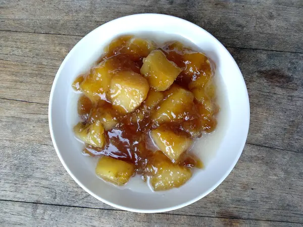 Geleneksel Endonezya mutfağı yemekleri. Kue basah khas bali ya da Bali özel kekleri. Jajan Kolak Pisang Endonesi Yemekleri basit ve lezzetli. Endonezya Sokak Yemekleri (Jaje Kolak Pisang Bali )