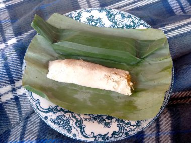 Jajan / Jaje Kue Bendu Bali. Jajanan Endonezya ya da Endonezya atıştırmalıkları. Basit ve lezzetli Endonezya yemekleri. Endonezya sokak yemekleri (Kue Cemilan Makanan Ringan veya aperatifler keki )