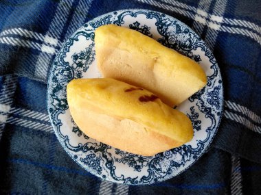 Jajan Makanan Ringan Kue Pukis. Jajanan Endonezya ya da Endonezya atıştırmalıkları. Basit ve lezzetli Endonezya yemekleri. Endonezya Sokak Yemekleri (Kue Pukis is Cemilan veya aperatif kek) )