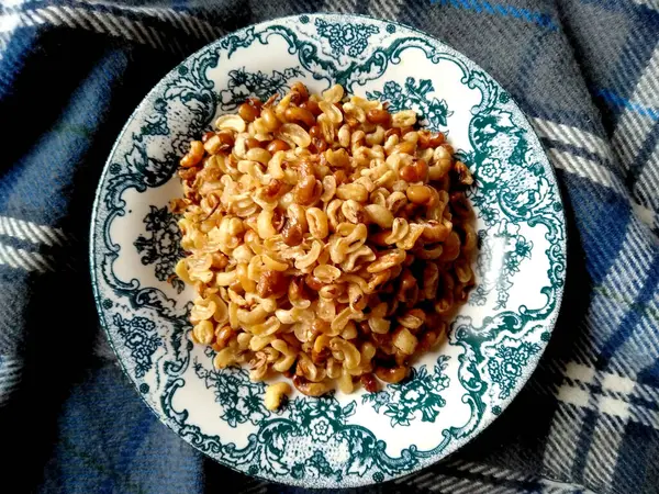 stock image Kacang Kedelai Goreng or Fried Soybeans. Cemilan Indonesia or indonesian snacks. Indonesian Food that is simple and delicious. Indonesian Street Food ( Makanan Ringan or peanuts Snacks )