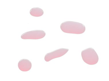 Beyaz arka planda su. Açılmış su birikintisi beyaz arka planda izole edilmiş. Dökülen suyun dokusu