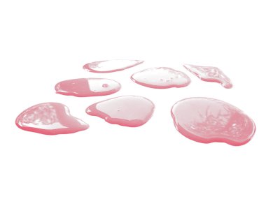 Beyaz arka planda su. Açılmış su birikintisi beyaz arka planda izole edilmiş. Dökülen suyun dokusu