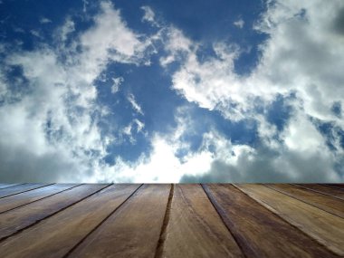 Bulutlu ahşap döşeme. Stüdyo masa arkaplanı