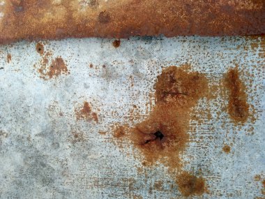 Geçmişinde çizikler ve çatlaklar olan paslı eski metalin Grunge dokusu. Eski çinko geçmişi. Kirli, eski ve paslı doku. Paslanmış galvanizli demir plaka. (Duvar iskeleti ve çinko duvar arkaplanı )