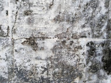 Kirli ve eski kumtaşı duvar dokusu. Yosun, gözenekli, çatlak ve yıpranmış kumtaşı duvarların soyut dokusu. (Duvar dokusu duvar çerçevesi ve duvar arkaplanı olarak kullanılabilir )