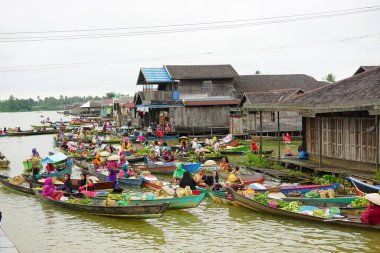 Pasar Terapung veya yüzen pazar Banjarmasin, Güney Kalimantan, Endonezya
