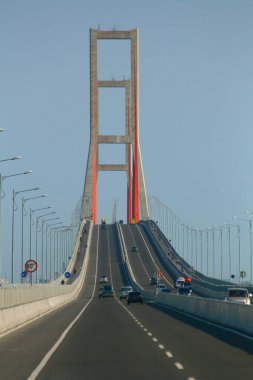 Java Adası ile Madura Adası 'nı birbirine bağlayan SURAMADU Köprüsü