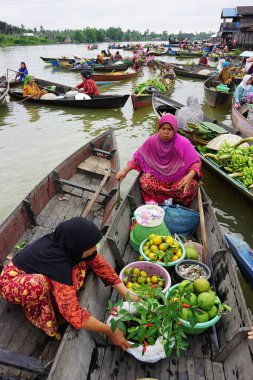 Pasar Terapung veya yüzen pazar Banjarmasin, Güney Kalimantan, Endonezya