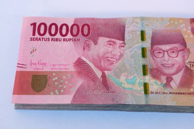 Başkan Sukarno 'nun resmine sahip Endonezya rupia banknotu, 100,000 rupiah. Seçilene odaklan