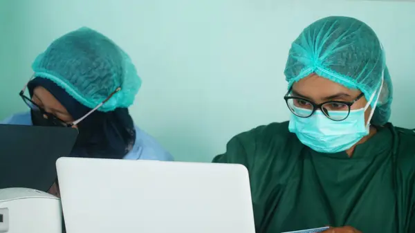 stock image Medical personnel are entering data at the Sedayu Health Center Yogyakarta