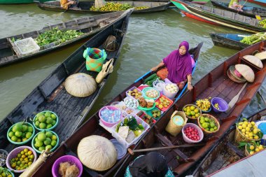 Pasar Terapung veya yüzen pazar Banjarmasin, Güney Kalimantan, Endonezya