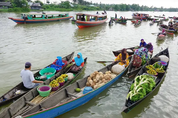 stock image Activity in Pasar Terapung or floating market Banjarmasin, South Kalimantan, Indonesia