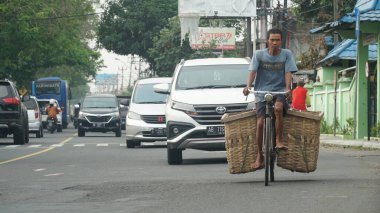 Bantul yolunda trafik vardı. Seçilene odaklan