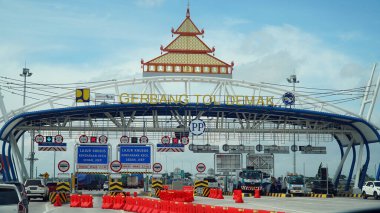 Öğlen Demak Toll Kapısı