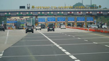 Gün boyunca Cikampek gişe kapısı