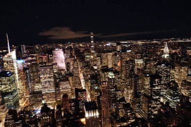   Impresionante vista nocturna desde el Empire State Binası                             