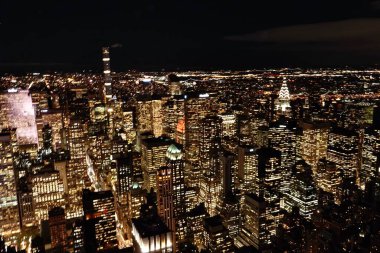  Impresionante vista nocturna desde el Empire State Building en NYC                               clipart