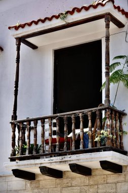                                Tipico balcon en una de las casas de la Ciudad Colonial en Santo  Domingo, Repblica Dominicana.
