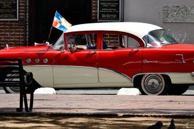                                Caminito, callejn, museo y pasaje de gran valor kültürel y turstico, ubicado en el barrio de La Boca de la ciudad de Buenos Aires, destacado por sus colores y grafitiis, al lado del rio Riachuelo.         