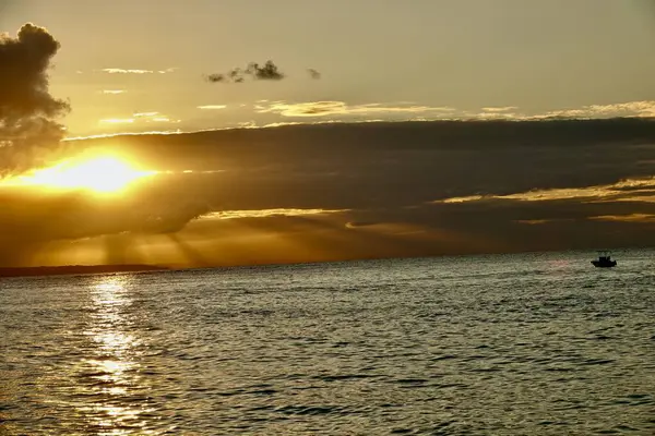   Amanecer en la Peninsula de Samana, Playa Las Galeras, Santa Barbara de Samana, Repblica Dominicana. Belleza Doğal.                             