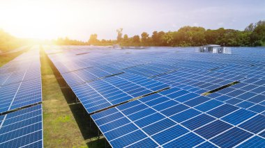 Güneş Hücresi Elektrik Santrali 'nin temiz enerjisi. Güneş panelinin hava görüntüsü.,