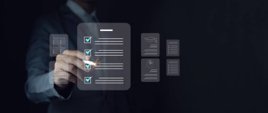 Verimli belge yönetimi İnternet üzerinden egzersiz yapan iş kadını Eğitim kavramları, internet teknolojisi, eğitim, e-öğrenim
