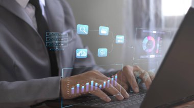 Analistler iş analizleri ve bilgisayar veri yönetim sistemleri ile çalışarak, KPI 'ler ve veritabanına bağlı metrikler ile raporlar hazırlıyorlar.