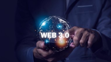 Web 3.0 İş Adamı Web 3.0 'ı dünya ile gösteren cep telefonu kullanıyor. Global Network Technology, Blockchain Future Technology, Global Futuristic, Internet Web Sitesi Geliştirme, Global Business