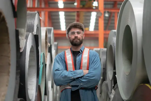 Fabrika mühendisi ya da kalifiye fabrika işçisi endüstriyel ve mühendislik kavramlarına yakından bakın.