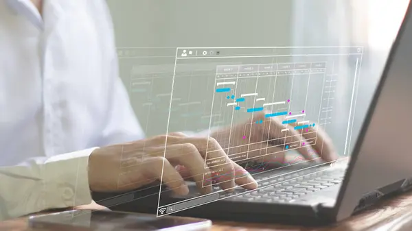 Analistler KPI 'lerle raporlar oluşturmak için İş Analizi ve Veri Yönetim Sistemi' ndeki bilgisayarlarla çalışıyorlar.