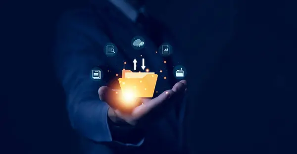 Belgeler ve dosyalar için dijital depolama sanal klasörleri. Verileri elektronik formda işlemek ve depolamak için modern teknoloji.
