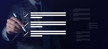 İş Performans Değerlendirme Konsepti, Değerlendirme, İşadamı Çevrimiçi Kontrol Listesi Anketini Bilgisayarda, Dijital Denetimde Kullanıyor