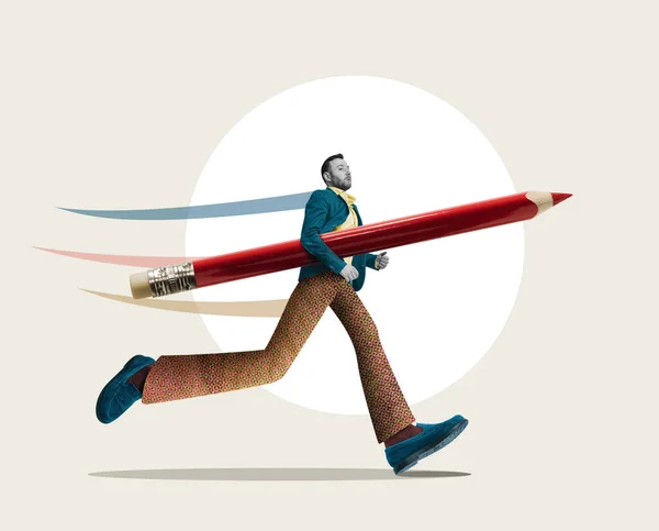 腕の下に大きな鉛筆を持ったランニングマン 美術コラージュ — ストック写真