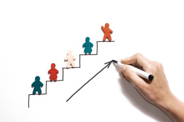 Tahta heykel kariyer merdiveninin en tepesinde duruyor..